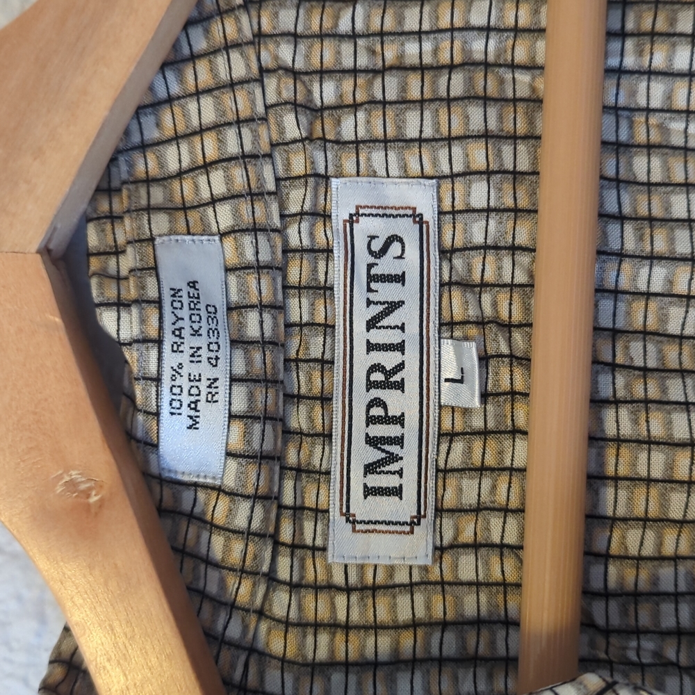 Button down - Picture 2 of 3